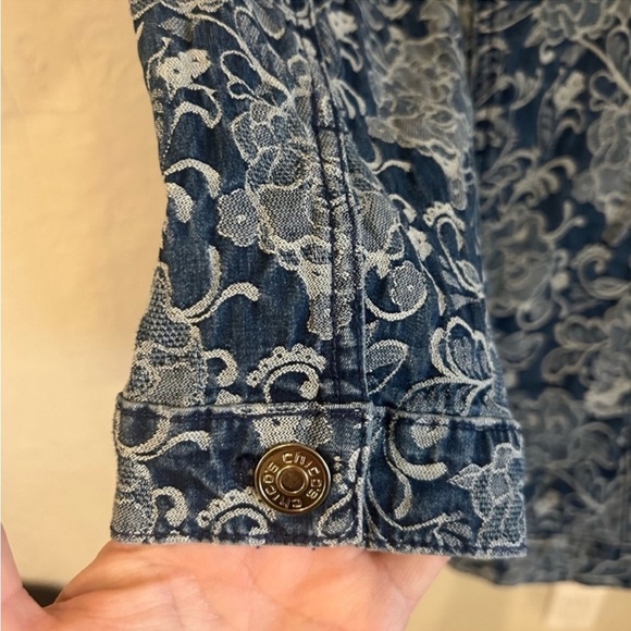Chicos blue denim jacket with white flowers size 1 - Picture 8 of 8